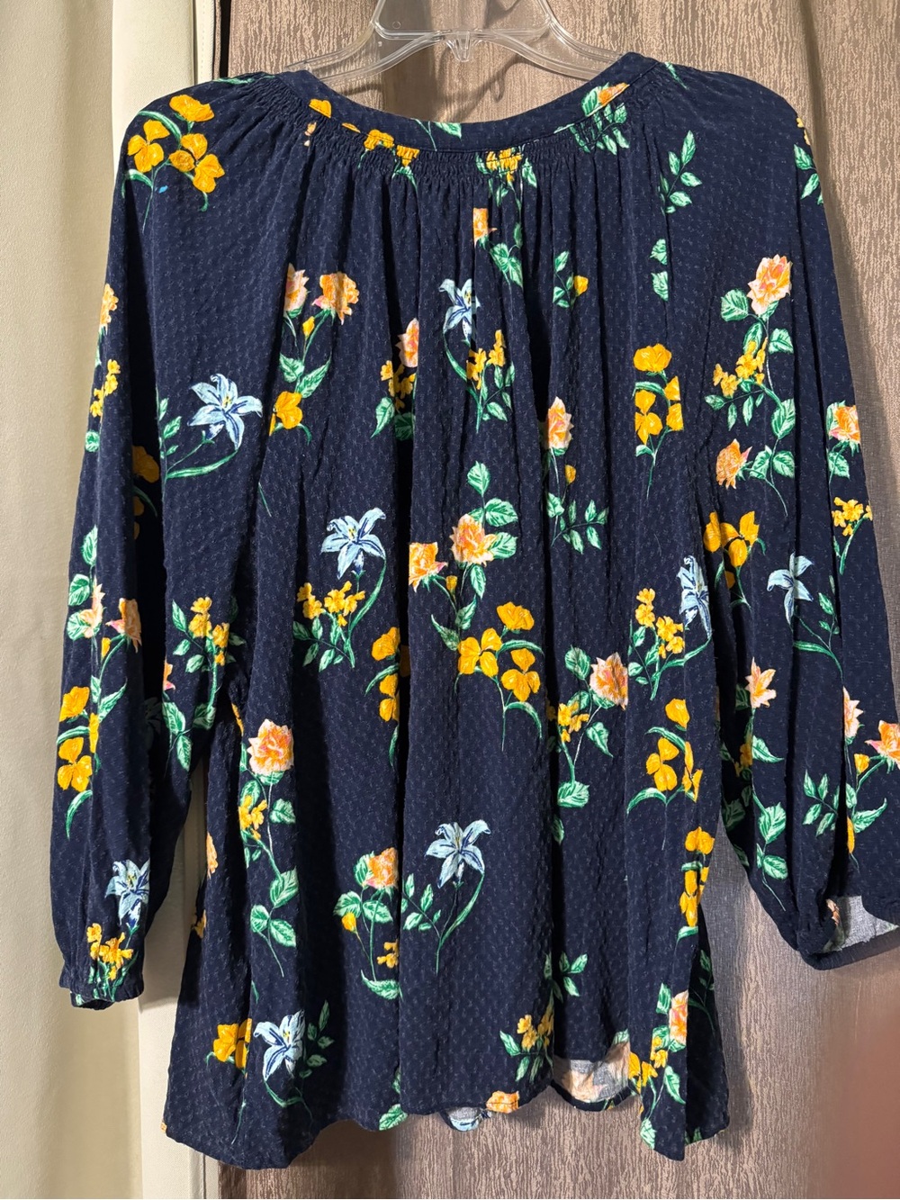 Crown and Ivy Women’s Floral Long Sleeve Shirt Size XL Pullover V Neck - Picture 3 of 3